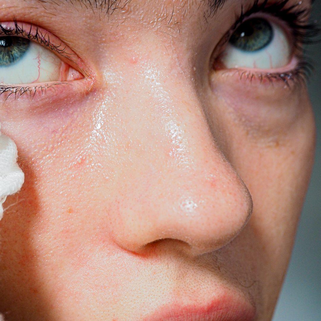 What does alcohol really do to your skin? - Fluff